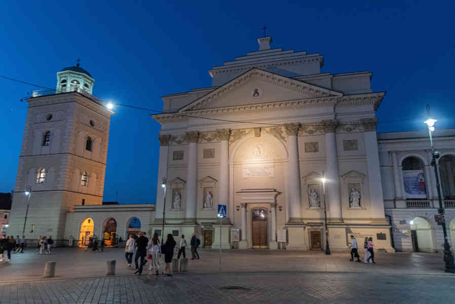 Polonia - Varsovia 110 - iglesia de Santa Ana.jpg
